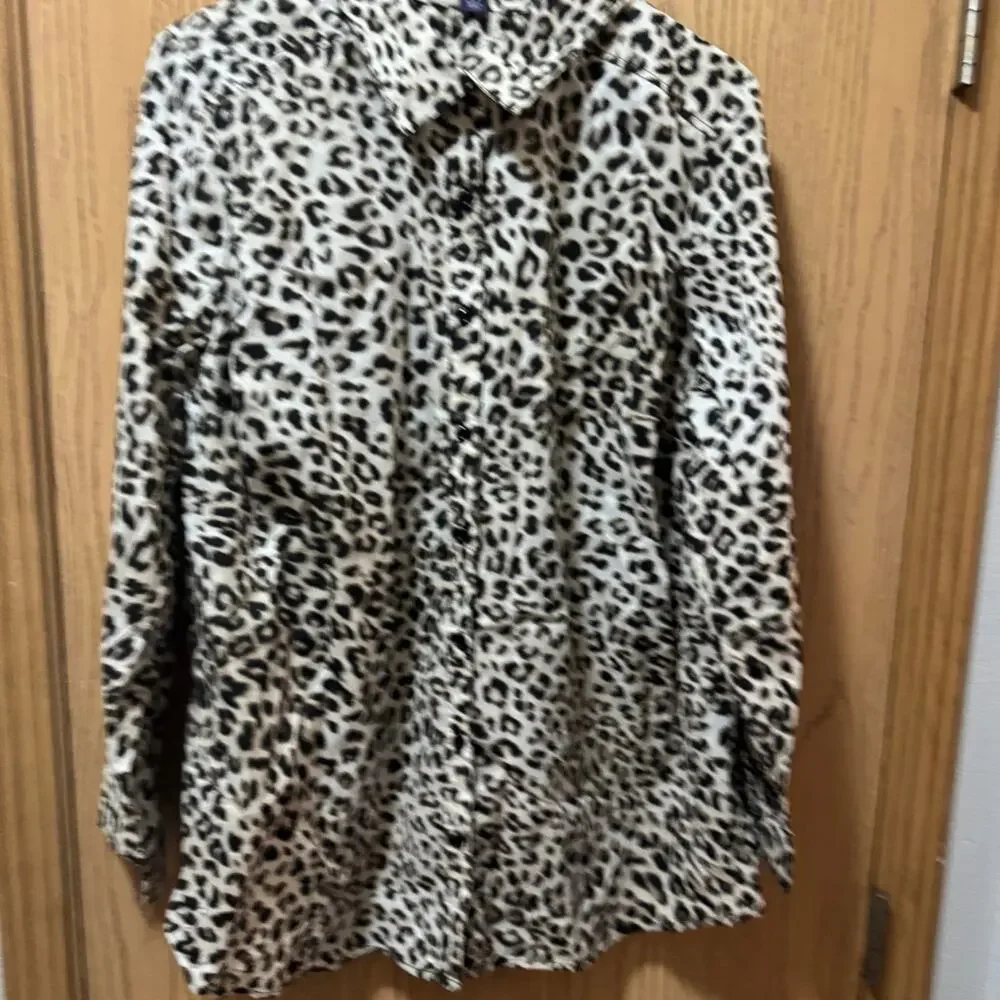 Roamans button top NWOT size 18W